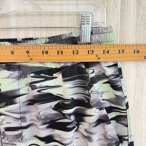 Lululemon Pace Breaker 7” Inseam Shorts Mens Small Linerless Paint Glide Multi - Picture 4 of 9